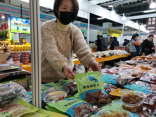 朝陽區(qū)甘露園物美超市首屆外貿(mào)皮草服裝暨農(nóng)產(chǎn)品購物節(jié)隆重開幕，艾森絲服飾領銜展銷